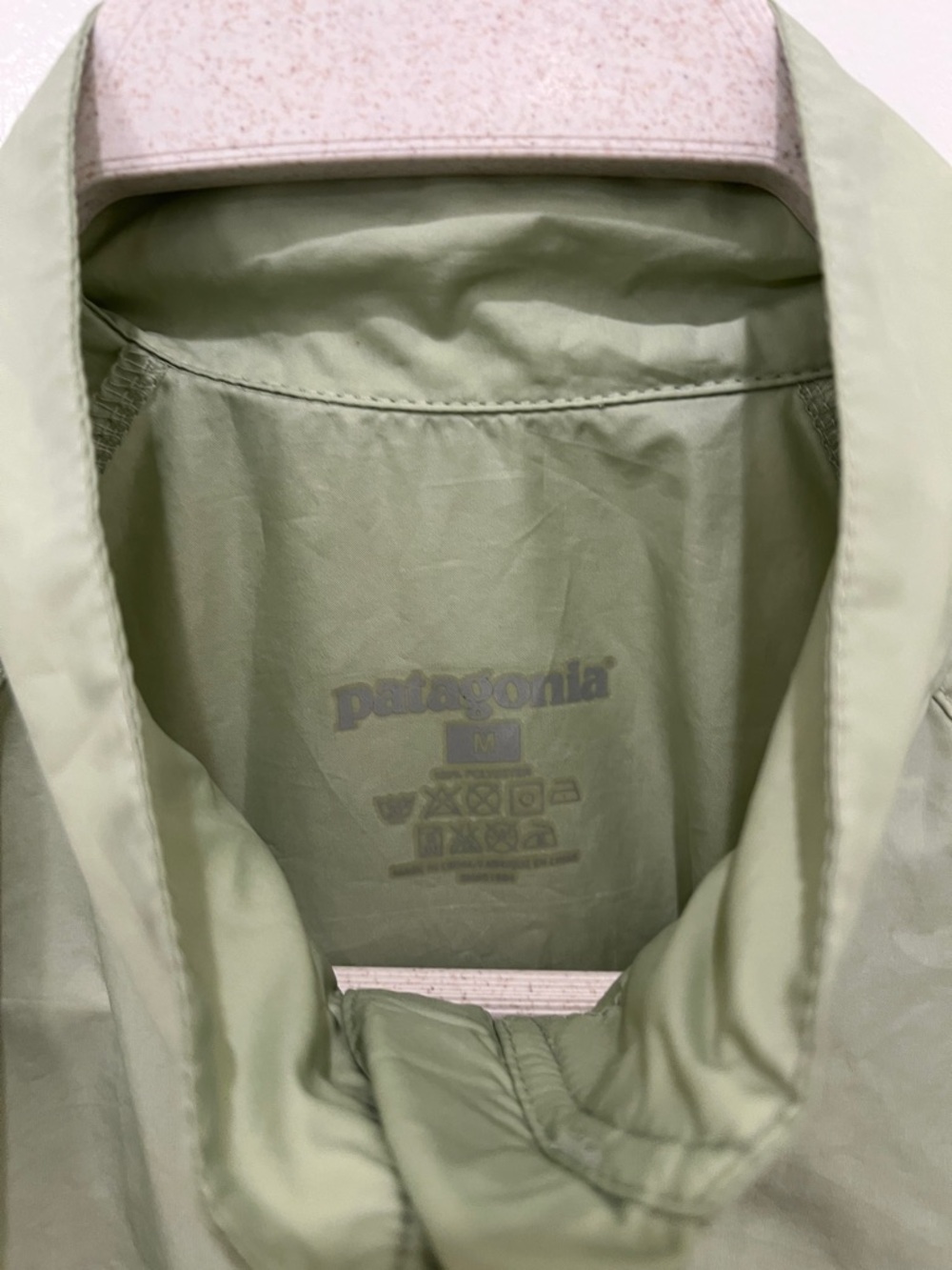 Patagonia Light Green and Black Men's Windbreaker Jacket - Picture 3 of 9